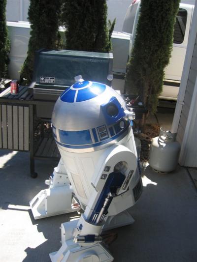 R2 minding the grill